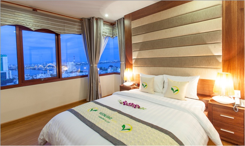 Phòng View Sông - Moonlight Hotel